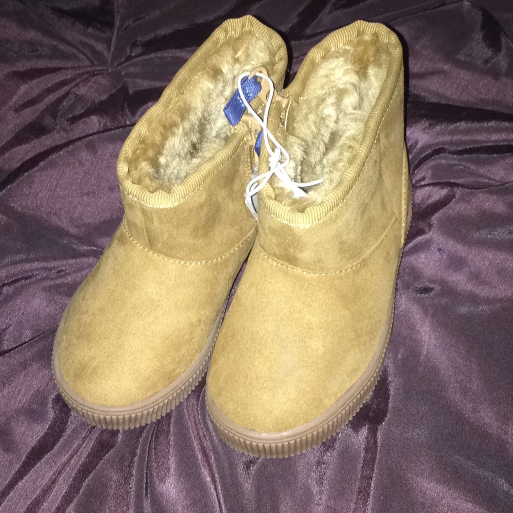 NWT Size 9